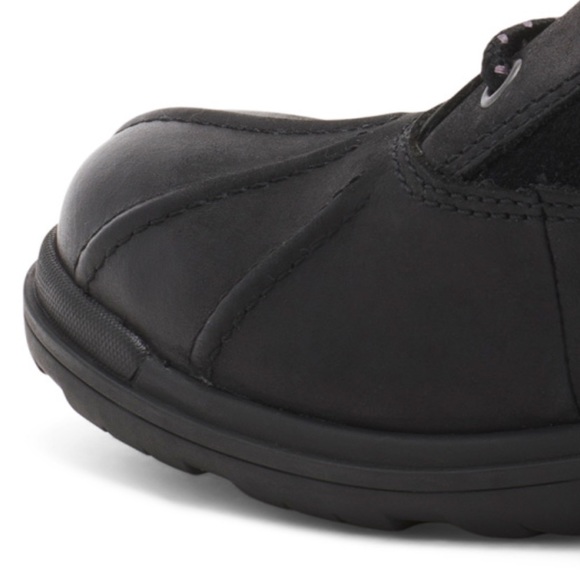 NWT UGG Leather Waterproof Boots with zipper and lace - Picture 10 of 16